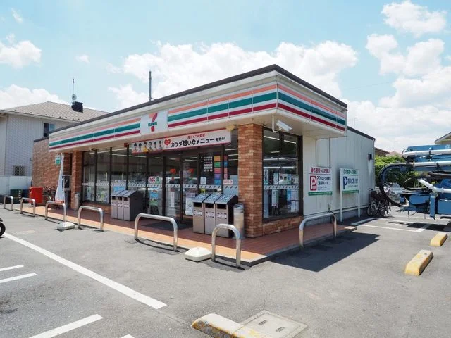 セブンイレブン吉川平沼店まで400m