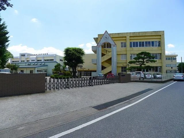 太田市立強戸小学校まで670m