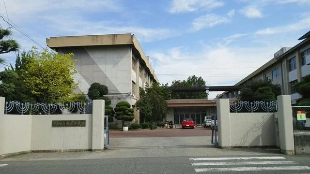 城南中学校まで1100m