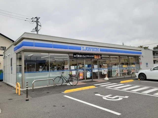 ローソン昭和西条小前店まで300m