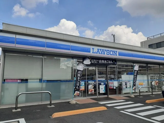LAWSONまで527m