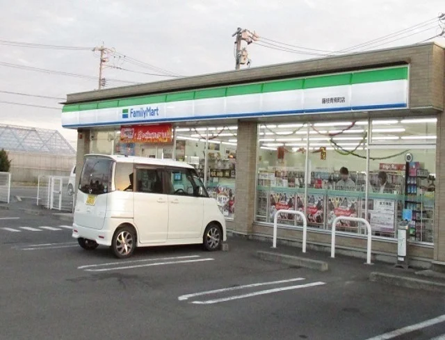 ファミリーマート　青南町店まで500m