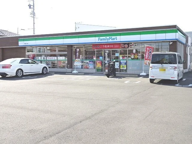 ファミリーマート　小川店まで550m