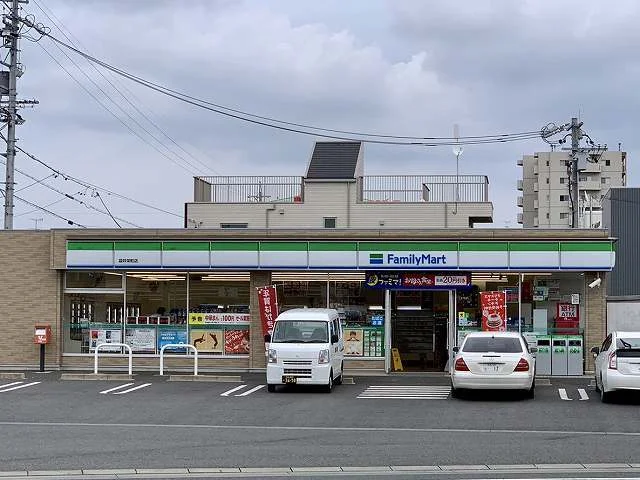 ファミリーマート袋井栄町店まで700m