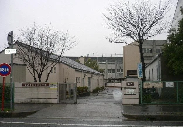 吉浜小学校まで600m