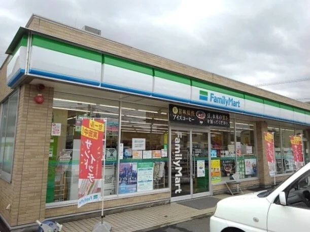 ファミリーマートまで300m
