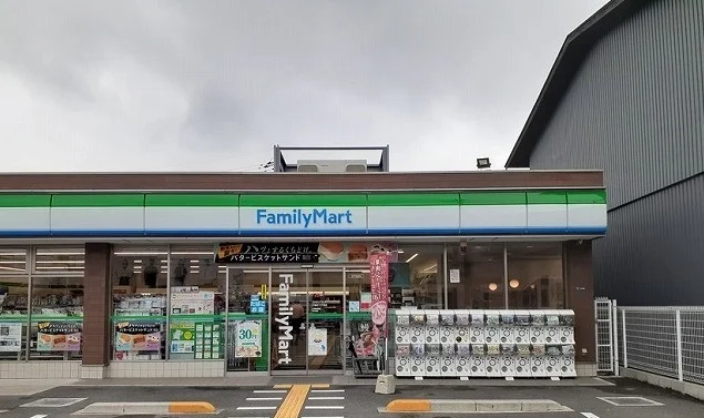 ファミリーマート様まで170m