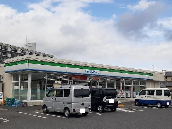 ファミリーマート岡山万倍店まで400m