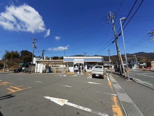 ローソン 伊野町波川店まで500m