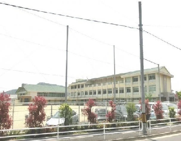東野小学校まで110m
