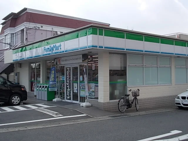 ファミリーマート赤池駅前店まで750m