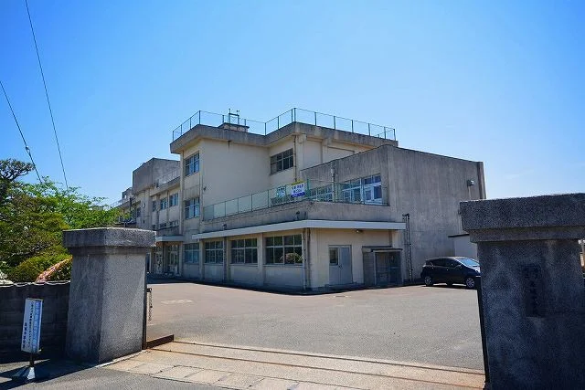 築上町立　築城中学校まで600m