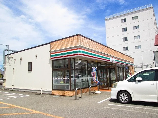 セブンイレブン米沢駅前３丁目店まで850m