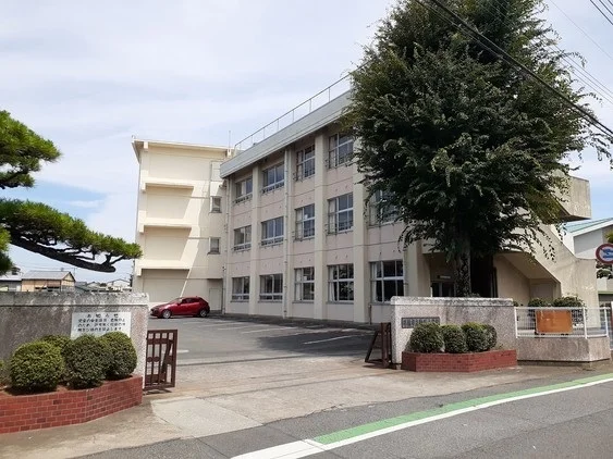 前橋市立駒形小学校まで1400m