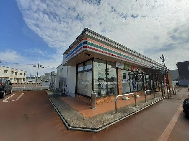 セブンイレブン燕南７丁目店まで500m