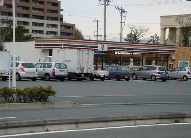 セブンイレブン浜松志都呂店まで300m
