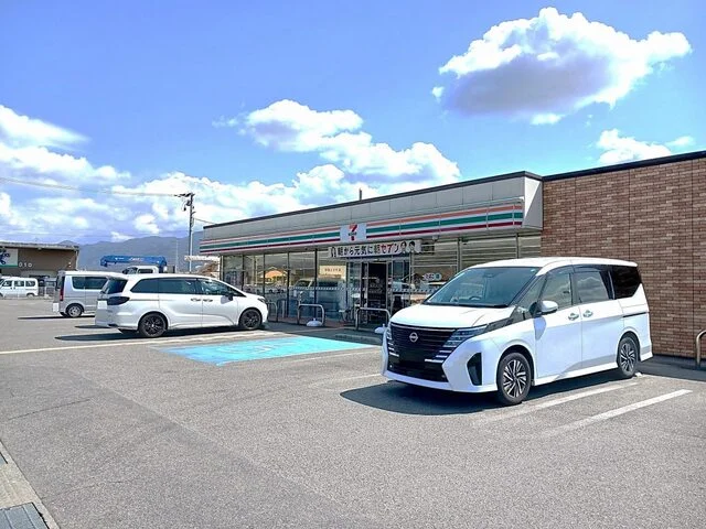 セブンイレブン紀の川東国分店様まで800m
