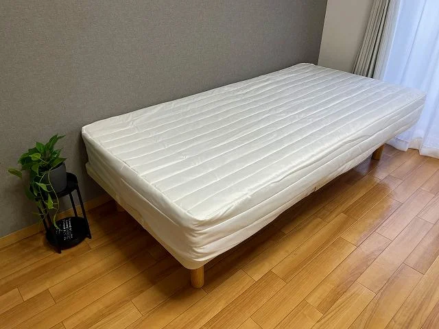 シングルベッド（寝具はオプション契約になります）