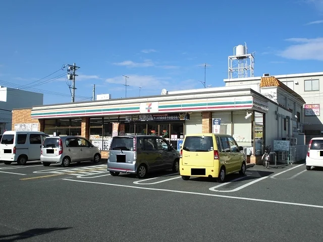 セブンイレブン春日１丁目店まで800m