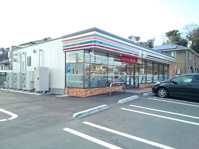 セブンイレブン　里３丁目店まで800m