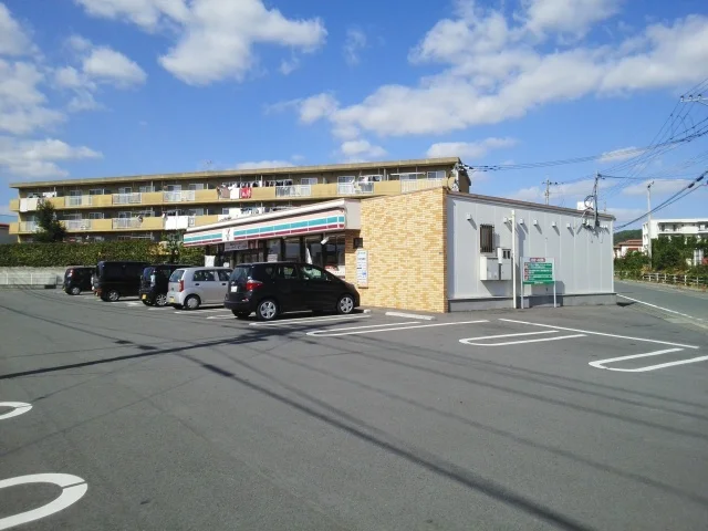 セブンイレブン空港通店まで700m