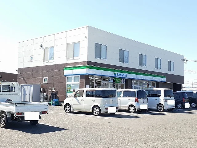 ファミリーマート簑原店まで700m