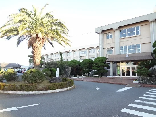 富岡小学校まで1100m