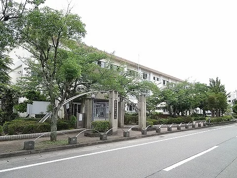 助任小学校まで1200m