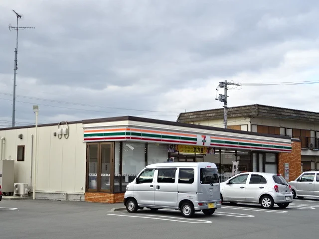 セブンイレブン津市藤方北店まで350m