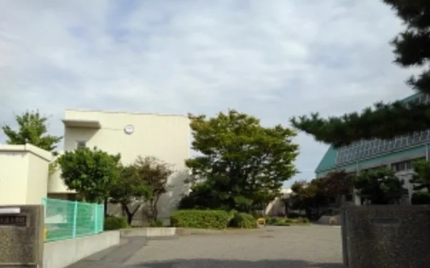 大通小学校まで1700m