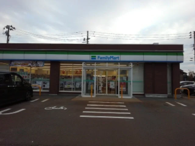 ファミリーマートまで600m