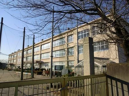 酒門小学校まで800m