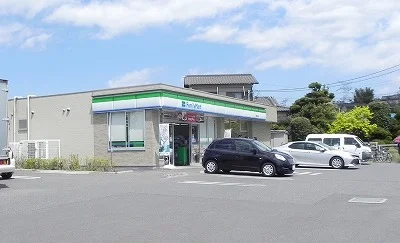ファミリーマートまで180m