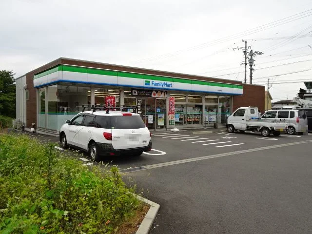 ファミリーマートまで200m