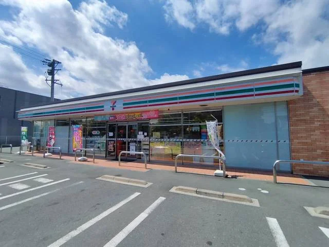 セブンイレブンまで650m