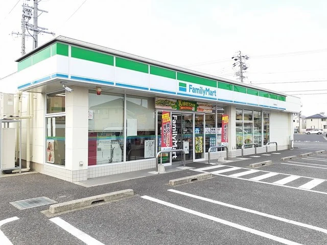 ファミリーマート　東野町店まで300m