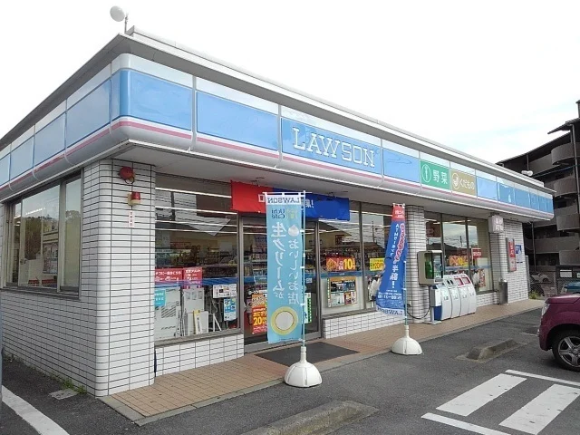 ローソン四日市垂坂町店まで600m