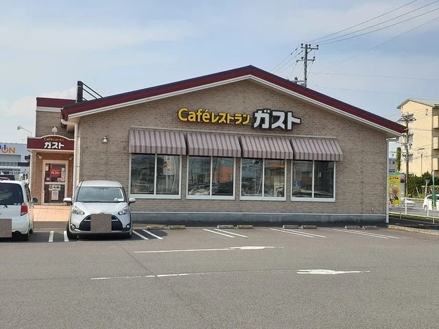 ガスト加治木店まで2100m