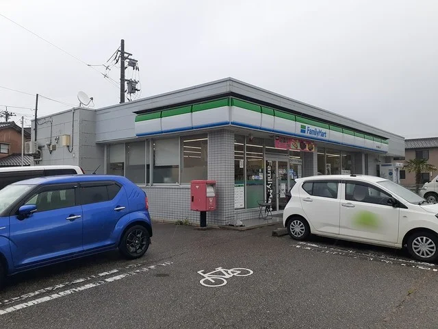 ファミリーマート野々市扇が丘店まで793m