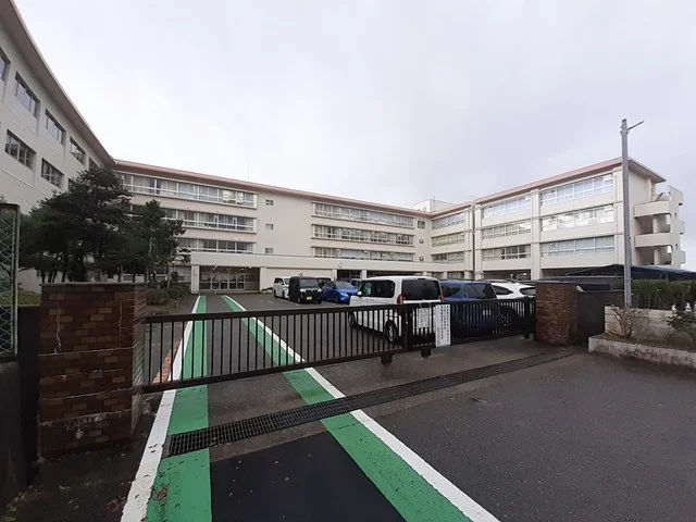 金沢市立伏見台小学校まで974m