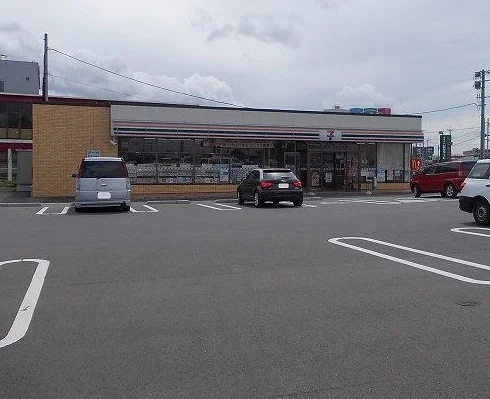 セブンイレブン大宝寺町店まで550m