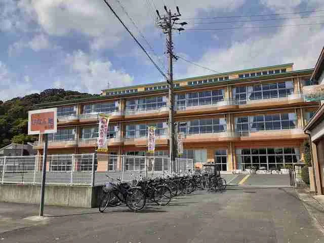浜松市立気賀小学校まで1500m
