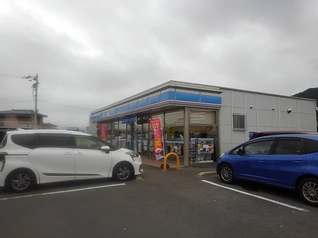 ローソン三豊豊中町店まで300m
