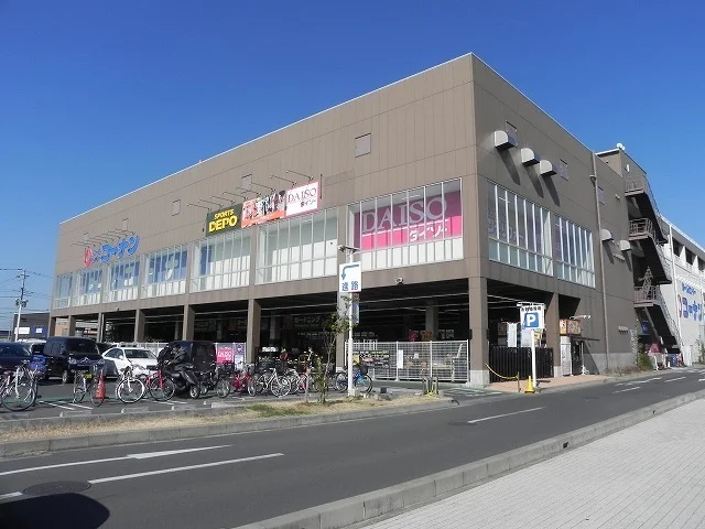コーナンまで1700m