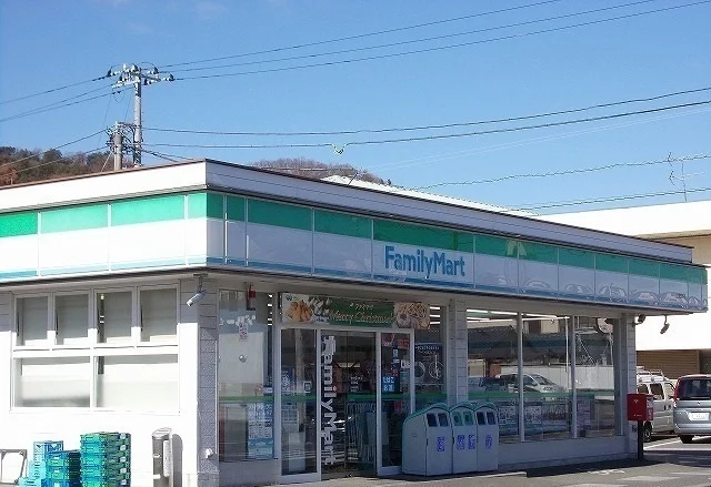 ファミリーマート三島幸原店まで700m