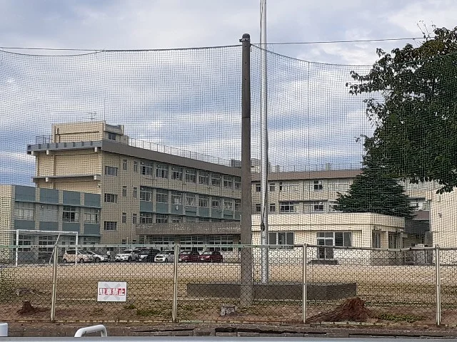 大形中学校まで1200m