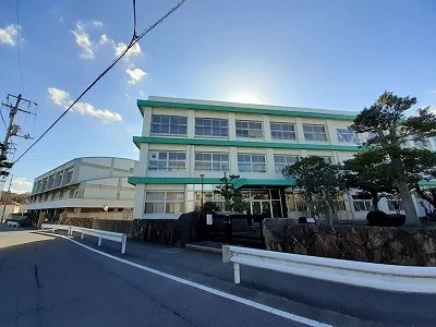 牟礼小学校さんまで850m