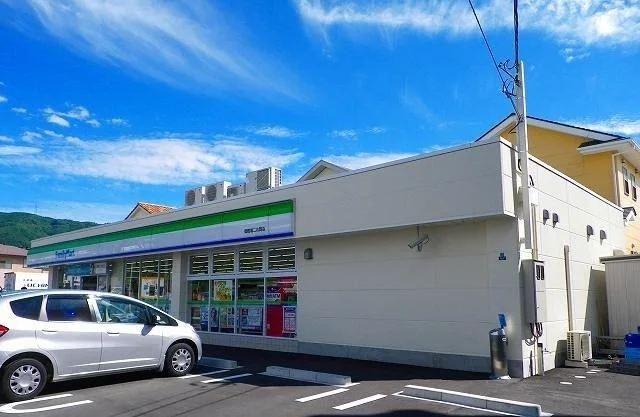 ファミリーマート 二の岡店まで550m