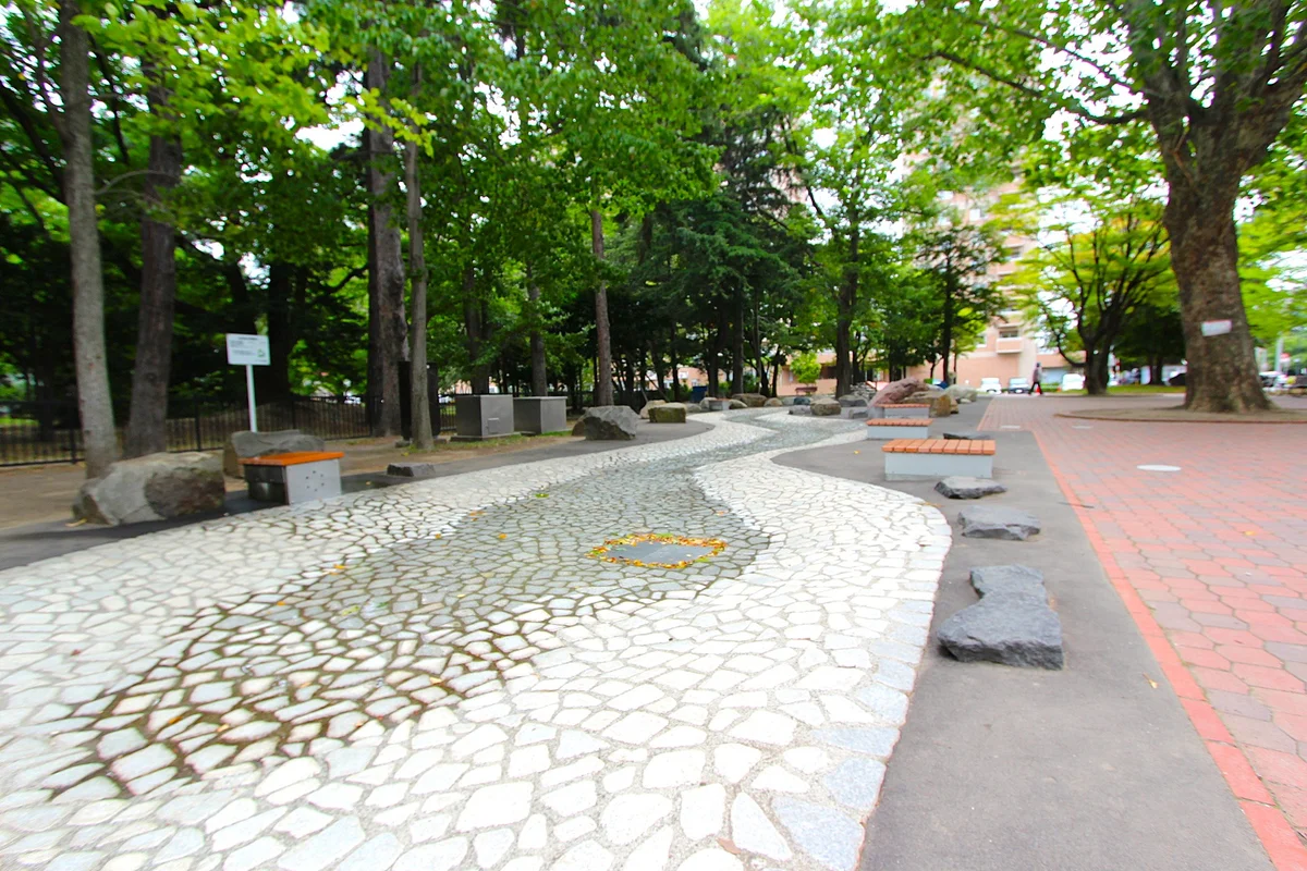 永山記念公園　徒歩1分（道路向かい）