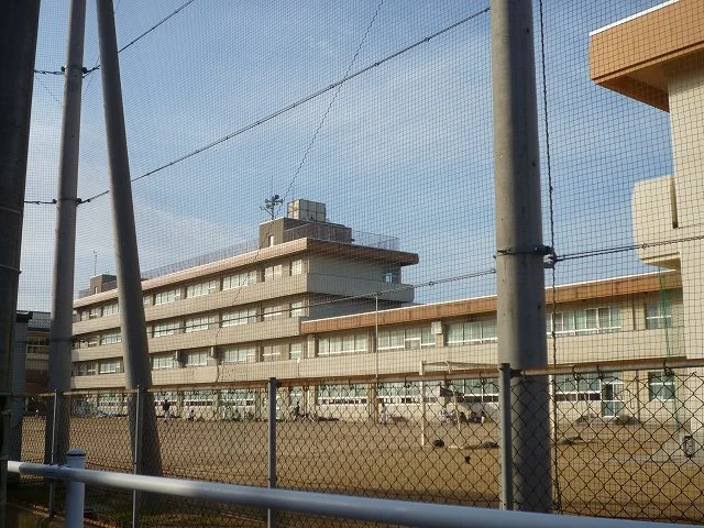千坂小学校まで800m